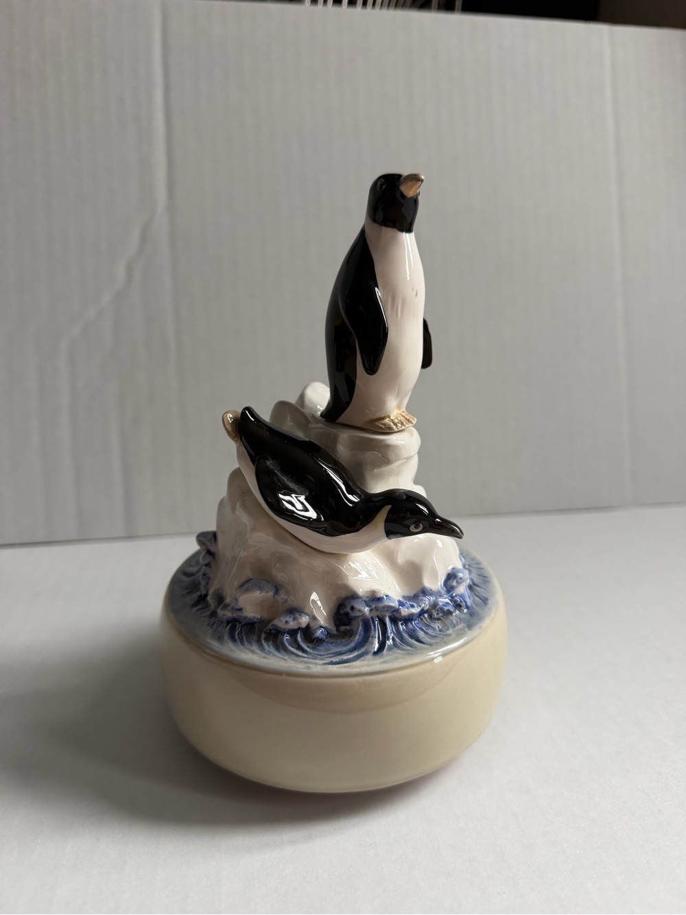 Vintage 1979 Otagiri Japan Penguin Music Box Top of the World WORKS